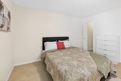 Welcome to Delray Beach! This move-in ready Kings Point condo is - photo 26