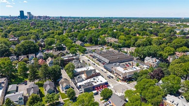 In the heart of Park Ave, THIS HOUSE HAS IT ALL!!! Welcome to 4 - photo 3