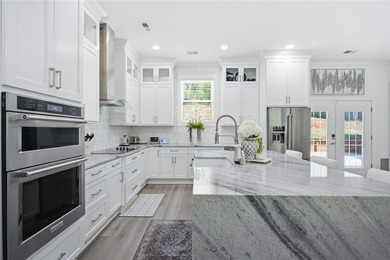 Beautiful move-in ready home featuring modern finishes, lake - photo 12