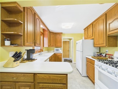 Classic Village Colonial that has been beautifully maintained - photo 17