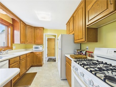 Classic Village Colonial that has been beautifully maintained - photo 19