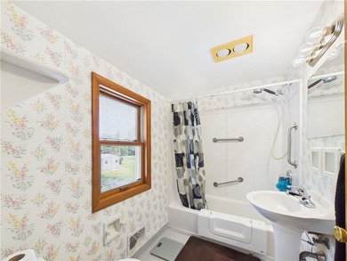 Classic Village Colonial that has been beautifully maintained - photo 29