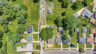Why wait months for new construction when you can move right - photo 34