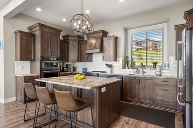 Welcome to 68 Hawksbeard Circle, a remarkable 8-bedroom, 5 - photo 14