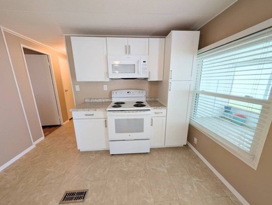 Talk about GREAT BONES, This completely furnished, two bedroom - photo 10