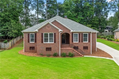 Impeccable, beautifully updated 4BR/2BA ranch in the heart of - photo 1