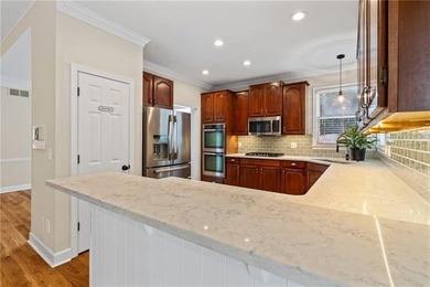 Impeccable, beautifully updated 4BR/2BA ranch in the heart of - photo 10