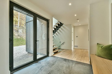Where dreams come true. Prestigious waterfront property on a - photo 4