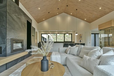 Where dreams come true. Prestigious waterfront property on a - photo 6