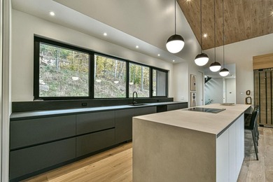 Where dreams come true. Prestigious waterfront property on a - photo 10