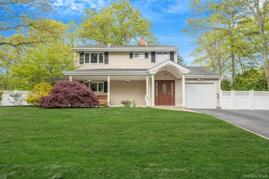 Charming, cared-for, and full of curb appeal, this Ridge - photo 1