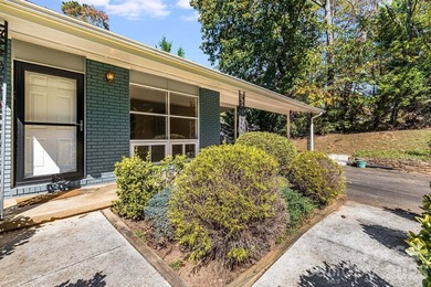 Imagine returning home in sought-after North Asheville. A - photo 4