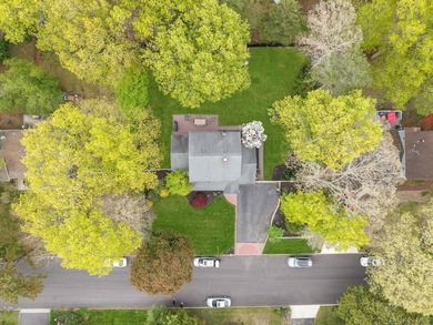 Charming, cared-for, and full of curb appeal, this Ridge - photo 7