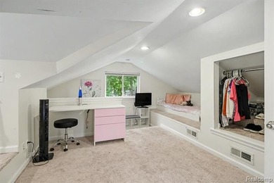 Welcome home to this exceptionally updated and meticulously - photo 18