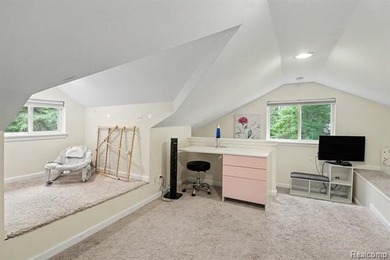 Welcome home to this exceptionally updated and meticulously - photo 19