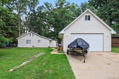 Welcome home to this exceptionally updated and meticulously - photo 24