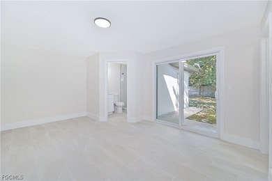 Legal renovated Duplex in Cape Coral, Unit A has 2 bedrooms and - photo 32