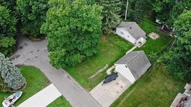 Welcome home to this exceptionally updated and meticulously - photo 32