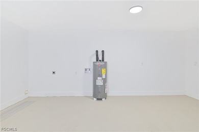 Legal renovated Duplex in Cape Coral, Unit A has 2 bedrooms and - photo 38