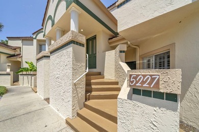 Located on the coveted beachside of Sandestin, this stunning - photo 2