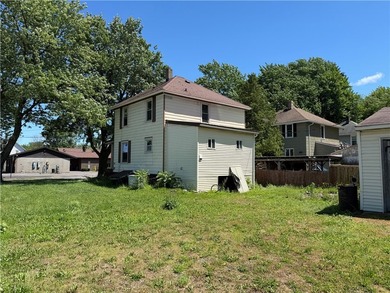 Exceptional opportunity in a highly visible location! Zoned for - photo 3