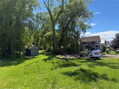 Exceptional opportunity in a highly visible location! Zoned for - photo 4
