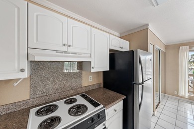 This inviting, gently loved unit offers Haleakala views from the - photo 16