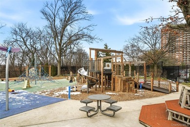 This beautiful pet friendly residence offers a bright, spacious - photo 19