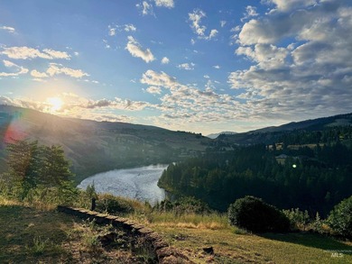 Million-Dollar-River Views at half the price! Experience the - photo 3