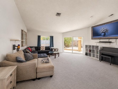 Welcome to this beautifully maintained 3-bedroom, 2-bathroom - photo 13