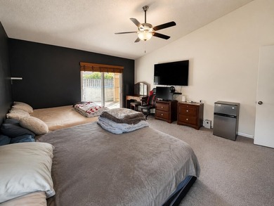 Welcome to this beautifully maintained 3-bedroom, 2-bathroom - photo 14