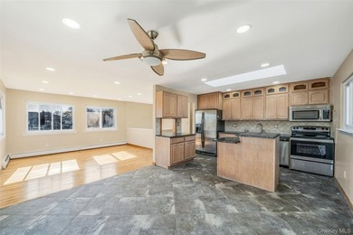 Welcome to 4 Bay Place, a spacious Hi-Ranch single-family home - photo 15