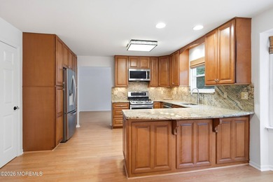 Welcome home to this beautiful 4 bedroom 2.5 bath colonial - photo 15
