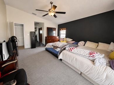 Welcome to this beautifully maintained 3-bedroom, 2-bathroom - photo 15