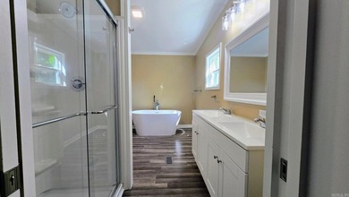 THIS IS BASICALLY A BRAND NEW HOME!! New subfloors, new - photo 16