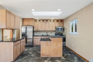 Welcome to 4 Bay Place, a spacious Hi-Ranch single-family home - photo 17