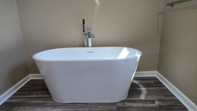 THIS IS BASICALLY A BRAND NEW HOME!! New subfloors, new - photo 18