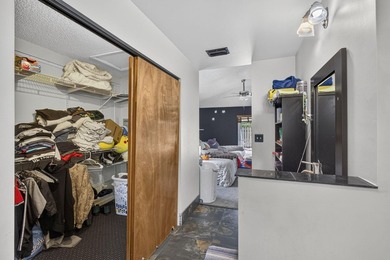 Welcome to this beautifully maintained 3-bedroom, 2-bathroom - photo 19