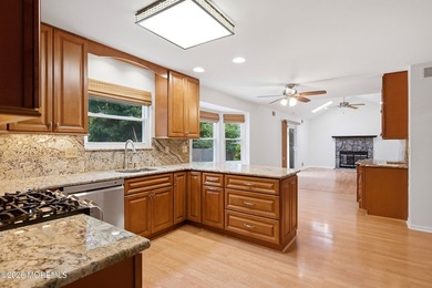 Welcome home to this beautiful 4 bedroom 2.5 bath colonial - photo 20