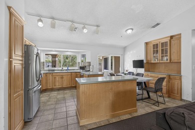 Welcome to this beautifully maintained 3-bedroom, 2-bathroom - photo 20