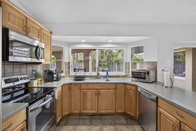 Welcome to this beautifully maintained 3-bedroom, 2-bathroom - photo 22
