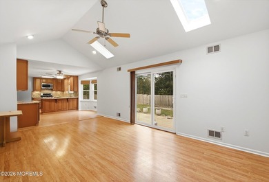 Welcome home to this beautiful 4 bedroom 2.5 bath colonial - photo 24