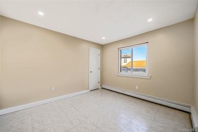 Welcome to 4 Bay Place, a spacious Hi-Ranch single-family home - photo 25