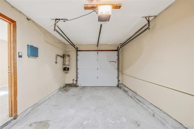 Welcome to 4 Bay Place, a spacious Hi-Ranch single-family home - photo 27