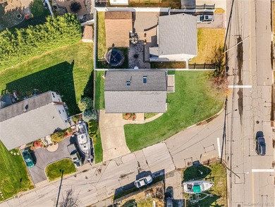 Welcome to 4 Bay Place, a spacious Hi-Ranch single-family home - photo 31