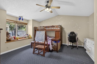Welcome to this beautifully maintained 3-bedroom, 2-bathroom - photo 31