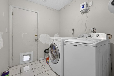 Welcome to this beautifully maintained 3-bedroom, 2-bathroom - photo 35