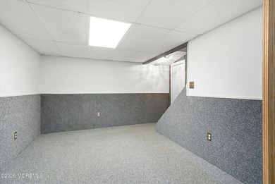 Welcome home to this beautiful 4 bedroom 2.5 bath colonial - photo 45
