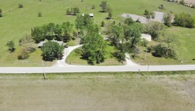 Enjoy peaceful country living with the convenience of easy - photo 2