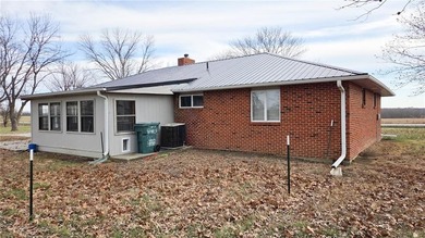 Enjoy peaceful country living with the convenience of easy - photo 7